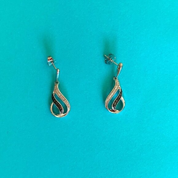 NWOT Infinity style earrings - Picture 1 of 2